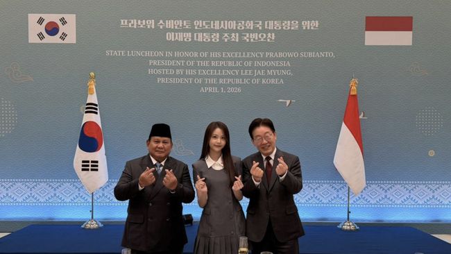 Prabowo Subianto menyempatkan diri bertemu Carmen Hearts2Hearts di sela kunjungannya ke Korea Selatan, Kamis (1/4).