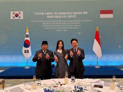 Momen Carmen 'Hearts2Hearts' Idol K-Pop Asal RI Foto Bareng Presiden Korea Selatan dan Prabowo