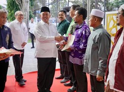 Nusron Wahid Salurkan Sertipikat Wakaf untuk 33 Rumah Ibadah di Sulteng