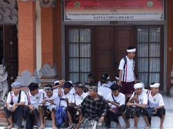 Siswa SMP di Gianyar Kerap Diminta Unggah PR ke Medsos