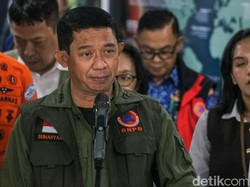Mengapa Pemadaman Karhulta Butuh Waktu Lama? Kepala BNPB Ungkap Kendalanya