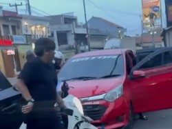 Polisi Sergap Mobil Merah Pengangkut Ribuan Pil Terlarang di Cirebon