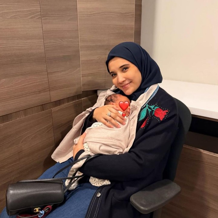 <p>Kebahagiaan rumah tangga Zaskia Sungkar &amp; Irwansyah kini terasa lengkap dengan kehadiran anak keduanya berjenis kelamin laki-laki yang bernama Urwah Muhammad Syahkhi. Si Kecil yang akrab disapa <em>Baby</em> Urwah ini lahir pada 21 Februari 2026. (Foto: Instagram @zaskiasungkar15)</p>