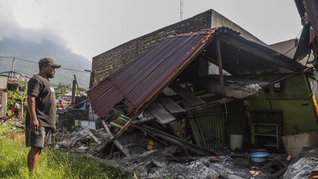 Badan Meteorologi Klimatologi dan Geofisika (BMKG) menyatakan status peringatan dini tsunami yang disebabkan gempa magnitudo 7,6 di Bitung telah berakhir.