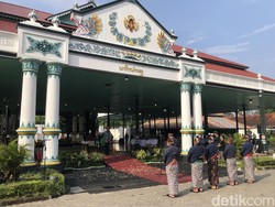Suasana Kirab Peringati HUT Ke-80 Sultan HB X Pagi Ini