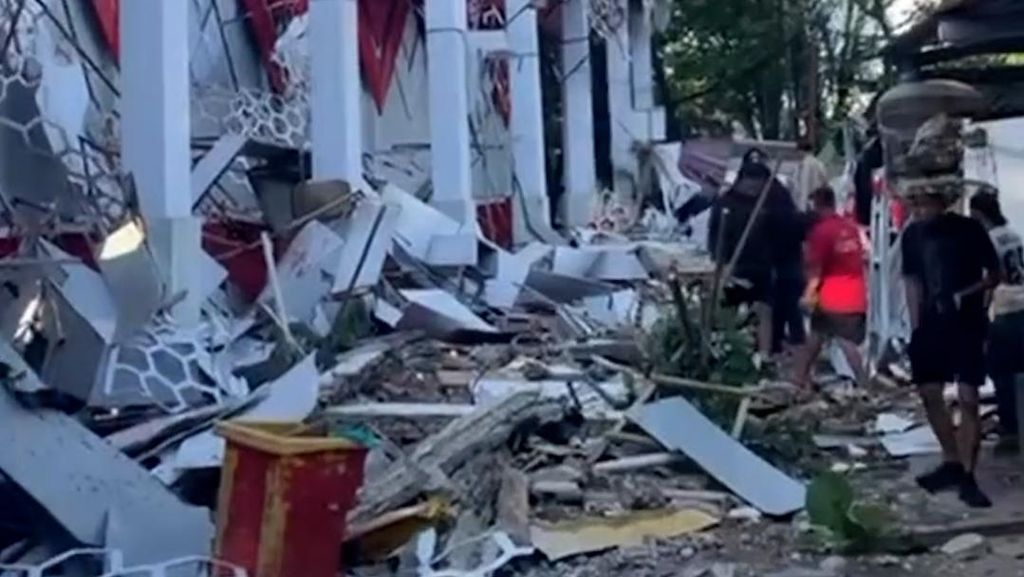 Penampakan Kerusakan Bangunan karena Gempa Bitung M7,6 di Sulut