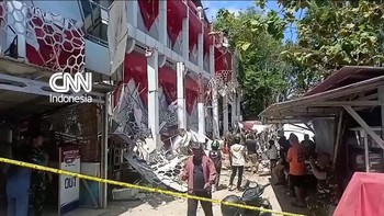 Video Penampakan Gedung Rusak Imbas Gempa M7,6 Bitung