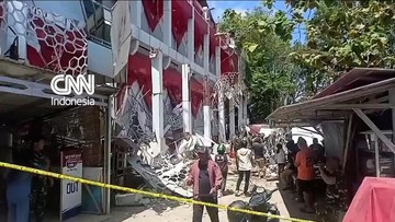 Video Penampakan Gedung Rusak Imbas Gempa M7,6 Bitung