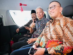 Uji Coba Budaya Kerja Baru, Gus Ipul dan Pejabat Kemensos Semobil Bareng
