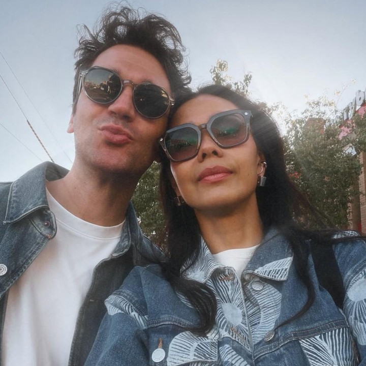 <p>Seperti baru-baru ini,&nbsp;perempuan berusia 39 tahun ini menuliskan ucapan manis untuk sang suami yang baru saja merayakan ulang tahun yang ke-40. Adinia mengunggah momen ketika keduanya tengah berlibur di Melbourne. "Melbourne dalam 68 jam. Selamat ulang tahun ke-40, sayangku @michaelswahr. Aku sangat bersyukur bisa berada di sisimum hari ini, dan selalu. Semoga kita memasuki dekade baru ini dengan kekuatan, kejelasan, kesehatan yang baik, dan kehidupan yang terus menjadi lebih kaya dengan cara yang benar. Salam sayang, Adinia," tulis Adinia melalui unggahan di Instagram. (Foto: Instagram @adiniawrst)</p>