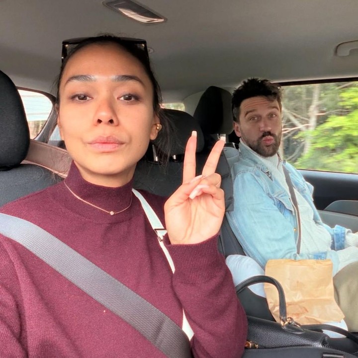 <p>Melihat dari akun media sosialnya, Adinia kerap membagikan momen kebersamaannya dengan sang suami. Meski kehidupan pribadi mereka jarang tersorot, pasangan ini tak sungkan mengumbar keromantisannya ke publik lho, Bunda. (Foto: Instagram @adiniawrst)</p>