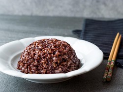 Benarkah Nasi Merah Lebih Diet-Friendly ketimbang Nasi Putih? Ini Faktanya