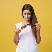 5 Cara Mengatasi Rambut Kering dan Bercabang agar Tampak Sehat