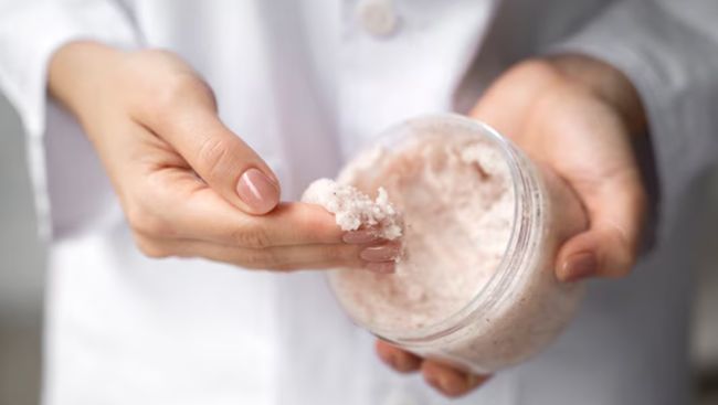 Cara Pakai Body Scrub yang Benar, Kulit Auto Halus dan Glowing