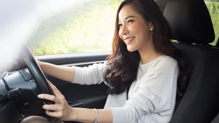 Ciri Kepribadian Orang yang Pilih Matikan Musik saat Menyetir Mobil