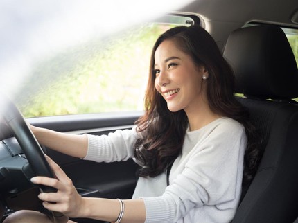 Ciri Kepribadian Orang yang Pilih Matikan Musik saat Menyetir Mobil