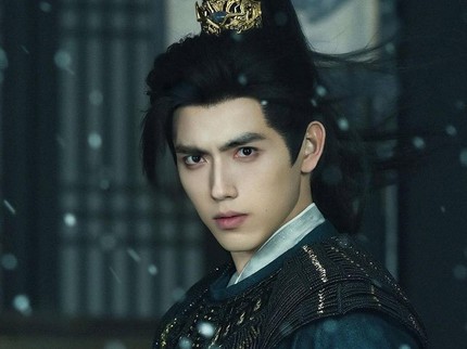 5 Potret Tampan Arthur Chen, Lawan Main Dilraba Dilmurat di Drama China 'Love beyond the Grave'