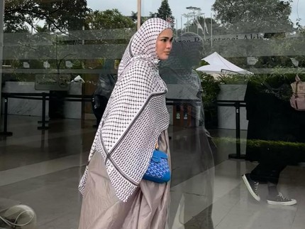 Gaya OOTD Sivia Azizah Pakai Abaya Sehari-hari Curi Perhatian Netizen, Intip 5 Potretnya