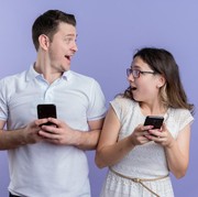 4 Cara Mengenali Pria Naksir Padamu dari Kebiasaan Chatnya