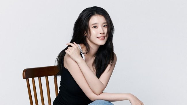 7 Pesona Visual IU dengan Riasan No-Makeup Makeup Look Pancarkan Cantik Alami