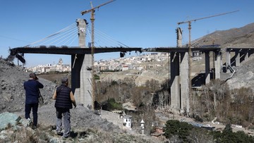 FOTO: Jadi Sasaran AS di Iran, Jembatan Tertinggi di Timteng Hancur