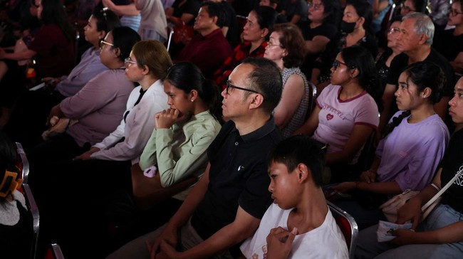 Ritual sakral itu dipimpin Romo Yusup Edi Muljono SJ yang mana dimulai pada 12.00 WIB dan berlangsung hingga sekitar 13.55 WIB.