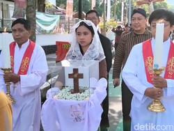 Momen Relikui Salib Yesus Dikirab Keliling Kota Magelang
