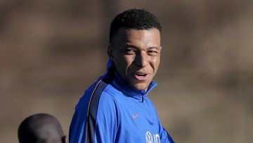 Berita Panas dari Dunia Sport CNN : Viral Mbappe Minta Ban Kapten ke Kante Sebelum Masuk Lapangan