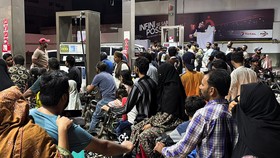 FOTO: Pakistan Kembali Menaikkan Harga BBM, Tembus 54,9 Persen