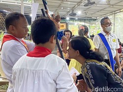 Khidmatnya Jumat Agung di Katedral Semarang, Bisa Kembali Cium Kaki Yesus