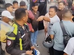 Viral Polisi di Medan Cekcok dengan Sopir Bus hingga Disoraki Penumpang