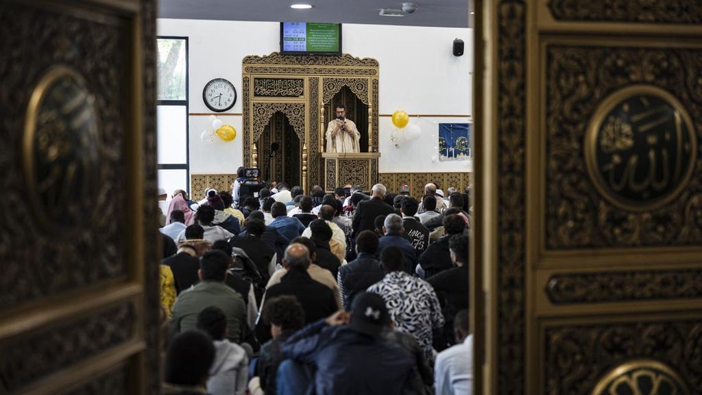 Polisi Paris Larang Pertemuan Tahunan Umat Muslim Prancis