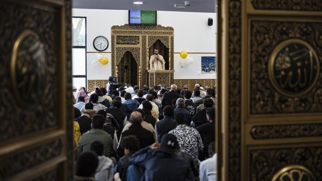 Kepolisian Paris melarang pertemuan tahunan umat Muslim Prancis. Risiko terorisme jadi alasan utama pelarangan.