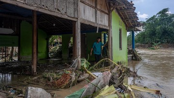 Harta Warga Demak Ludes Tersapu Banjir Bandang, Hanya Sertifikat Haji yang Selamat