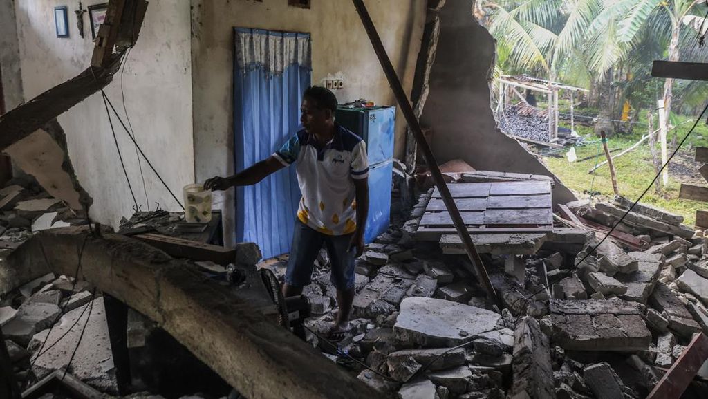 FOTO: Bangunan-bangunan Hancur di Ternate yang Terdampak Gempa