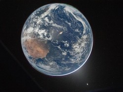 Astronaut Artemis 2 Jepret Foto Bumi Blue Marble Menakjubkan