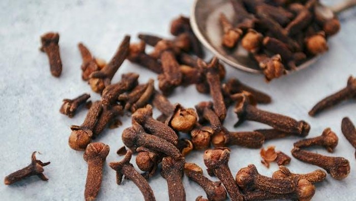 Benarkah Minum Air Rebusan Cengkeh Bermanfaat bagi Kesehatan? Ini Faktanya!
