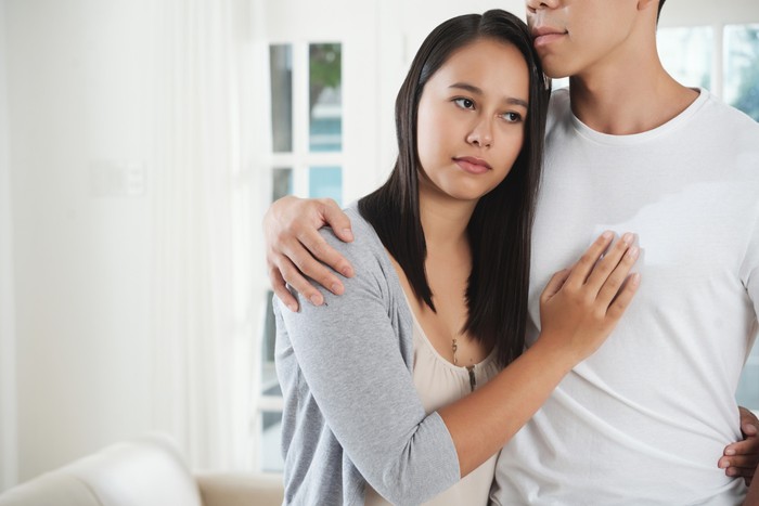 Meminta bantuan juga mengajarkan pada anak bahwa tidak apa-apa bergantung pada orang lain. Hal ini akan jauh lebih melindungi kesehatan mental.