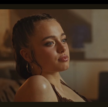 Terungkap Proses Anak Angelina Jolie dan Brad Pitt Jadi Model MV Dayoung WJSN