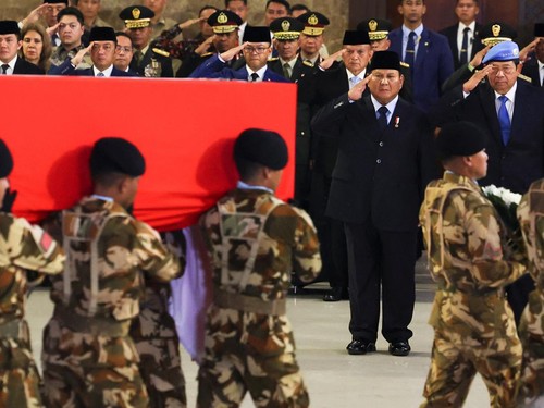 FOTO: Penghormatan Terakhir Tiga Prajurit TNI Gugur di Lebanon