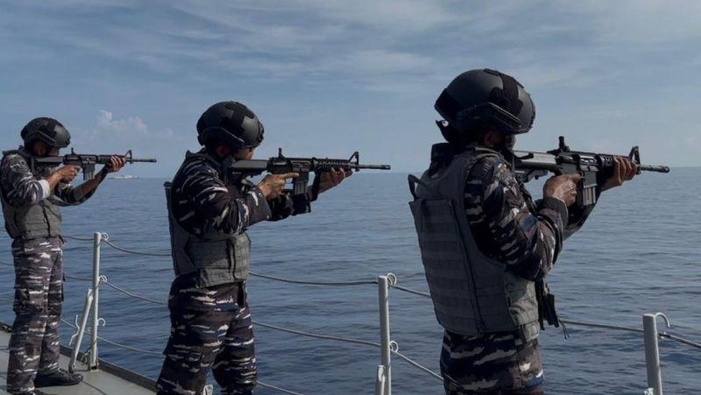 Kapal Perang TNI AL Gelar Latihan Menembak di Laut Natuna Utara