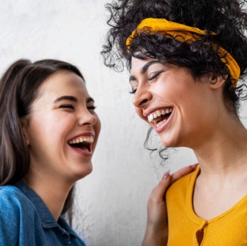 5 Zodiak dengan Jiwa Komedian, Suka Jadi Pusat Tawa