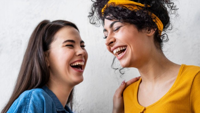 5 Zodiak dengan Jiwa Komedian, Suka Jadi Pusat Tawa