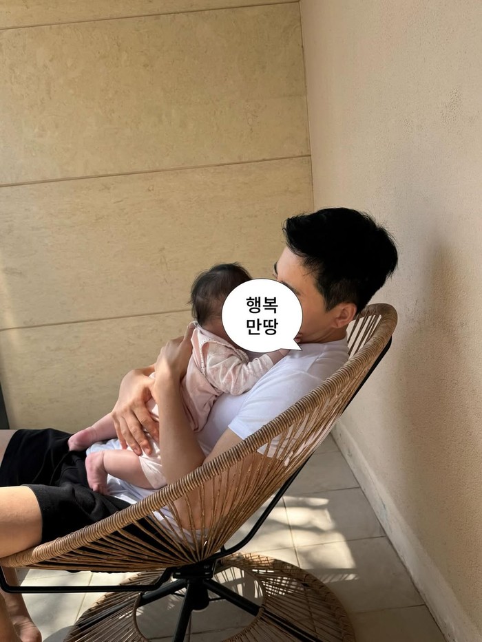 Sohee juga memberikan pesan menyentuh kepada sang suami dan putrinya yang bernama Ri An. &ldquo;Mereka adalah segalanya bagiku, harta karunku. Bahkan, jika terlahir kembali, aku akan menikah dengan suami dan menjadi ibu bagi Ri An.&rdquo;/ Foto: instagram.com/s2k1m