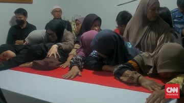 Tangis Keluarga Pecah, Jenazah TNI Gugur di Lebanon Tiba di Cimahi