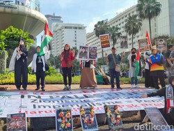 Aksi Damai di CFD Bundaran HI, Warga Doakan 3 Prajurit TNI Gugur di Lebanon