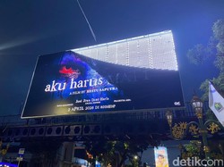 Reklame Film Aku Harus Mati di Kayutangan Kota Malang Akhirnya Dicopot