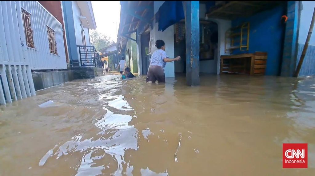Sungai Cimaceri Meluap, Pagedangan Tangerang Terendam Banjir 1 Meter