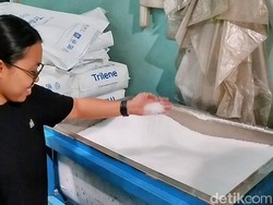 Harga Biji Plastik di Bandung Melonjak Tajam