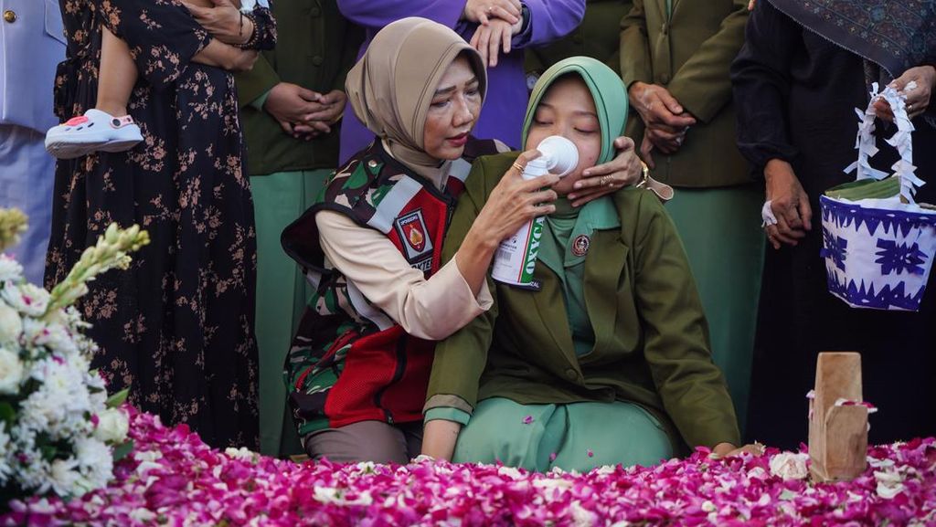 FOTO: Pemakaman Prajurit TNI yang Gugur di Lebanon